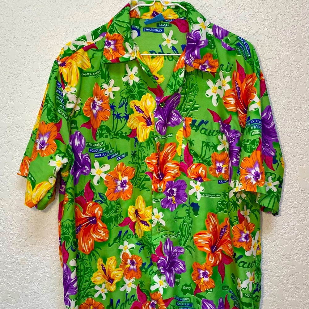 On Shore Hawaiian Shirt Men’s XL Green Button Down Tropical Islands Floral Beach